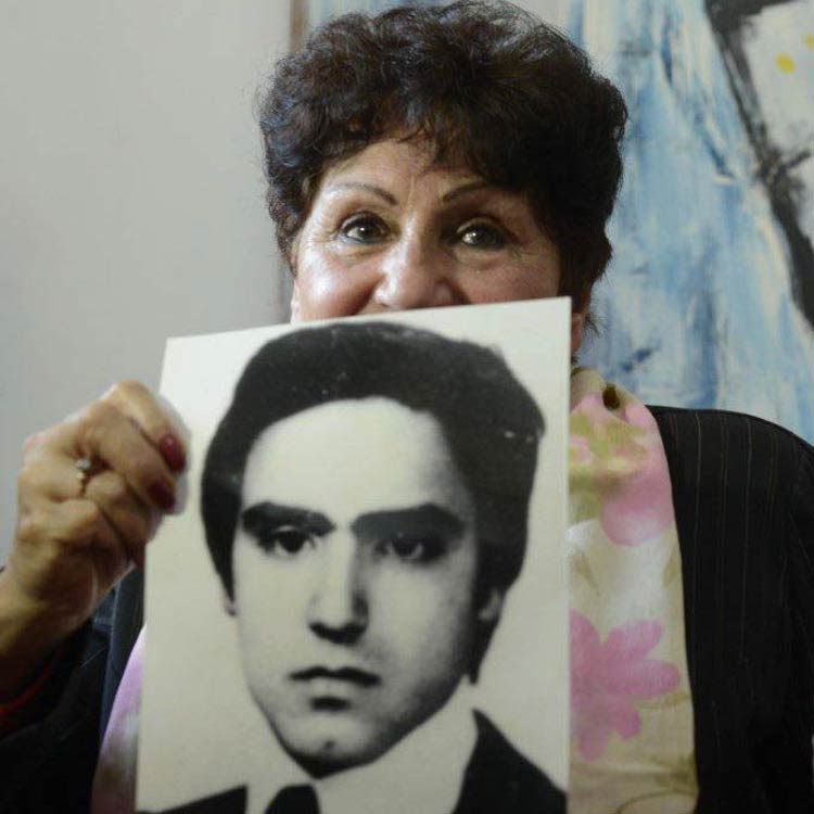 María es hija de sirios y la mayor de doce hermanos. Al terminar la primaria, sus padres la enviaron a aprender costura y luego fue empleada en comercios. Cuando tenía 15 años conoció en un baile a Osiris Domínguez. A los 19, María y Osiris se casaron, él tenía 24. La pareja tuvo dos hijos: Osiris, el mayor, y Walter, quien fue secuestrado a los 22 años. María inmediatamente emprendió la búsqueda de su hijo y su nuera embarazada. Actualmente, preside Madres de Plaza de Mayo de Mendoza.