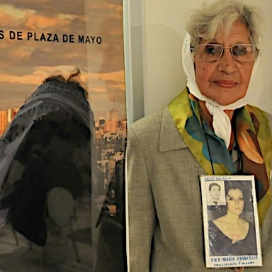 Nacida en 1925, trabajaba de gestora y su marido en un frigorífico cuando se llevaron a su hija y a su yerno. De inmediato salió a buscarlos, primero sola, después con otras mujeres en la misma situación. Fue una de las fundadoras de Madres y de Abuelas de Plaza de Mayo. El 12 de enero de 1977, recibió una comunicación anónima, en la cual se le contaba que su nieto había nacido. Al año siguiente, el corazón de su esposo dijo basta y desde entonces Mirta se abocó por completo a la búsqueda de su nieta o nieto. 
