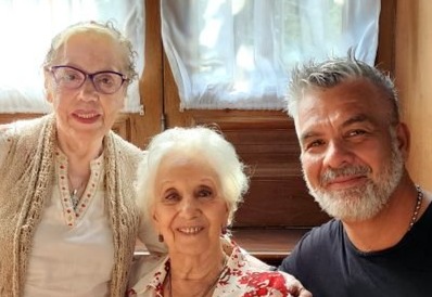 Mario Cugura junto a Estela de Carlotto y Buscarita Roa