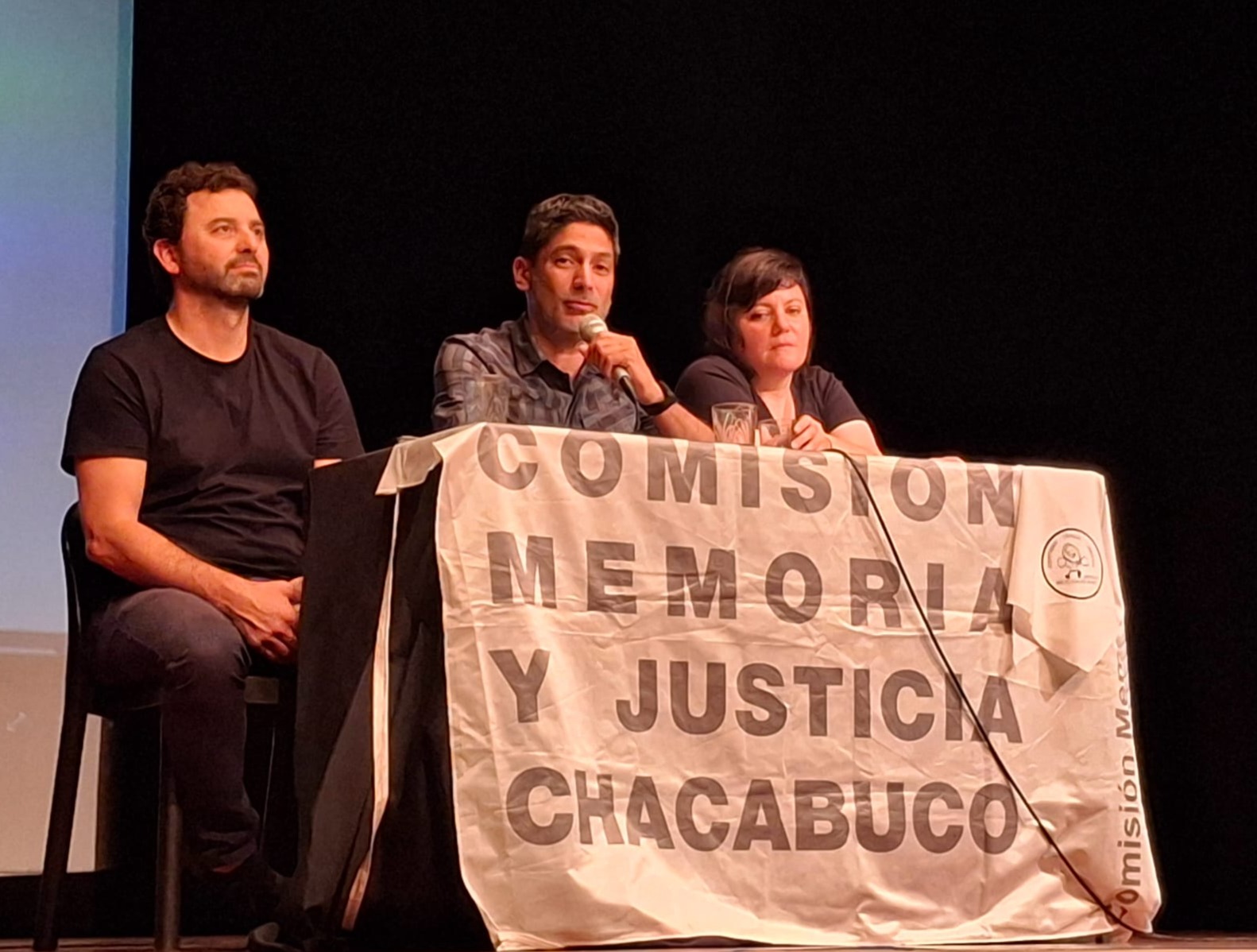 Los nietos Manuel Gonçalves y Leonardo Fossati y la encargada de Casa por la Identidad Paula Sansone visitaron la ciudad de Chacabuco