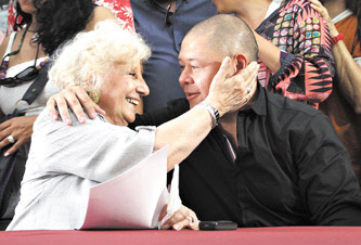 Encontramos a un nuevo nieto que hoy puede abrazar a su madre